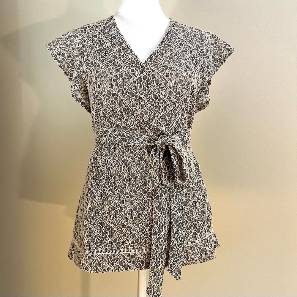 Banana Republic embroidered wrap top size XS